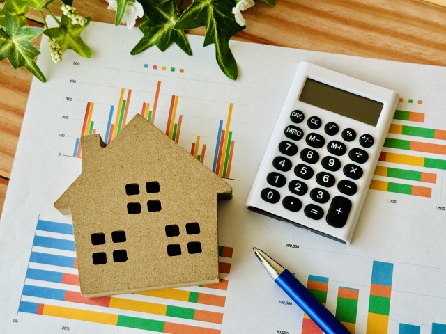 家と電卓のイメージ画像