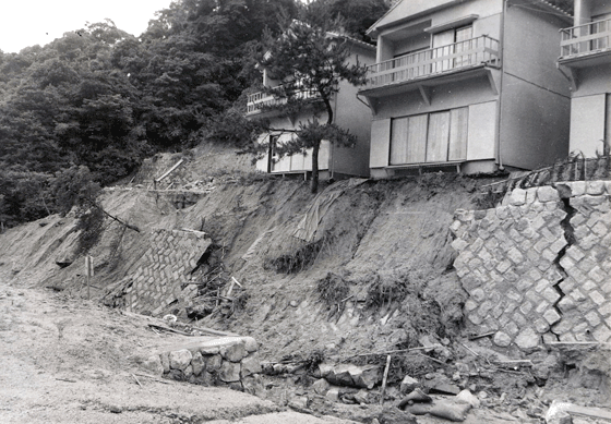 崩れ落ちが擁壁の画像