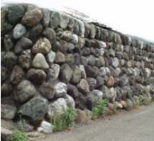 空石積み擁壁の画像